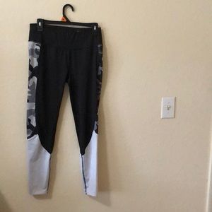 Danskin camo leggings